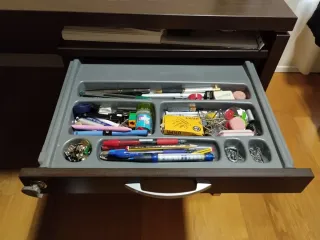 MESA DE DESPACHO/ESCRITORIO CON ALA Y SILLON.