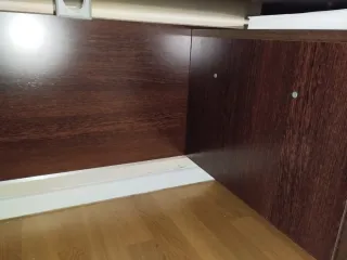 MESA DE DESPACHO/ESCRITORIO CON ALA Y SILLON.