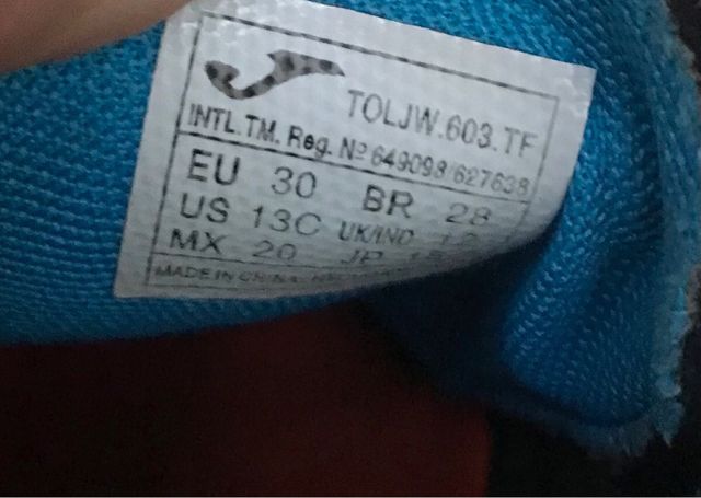 Regalo. Tenis de futbol.