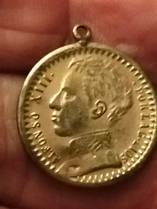 Medalla Alfonso XIII con vayo de oro