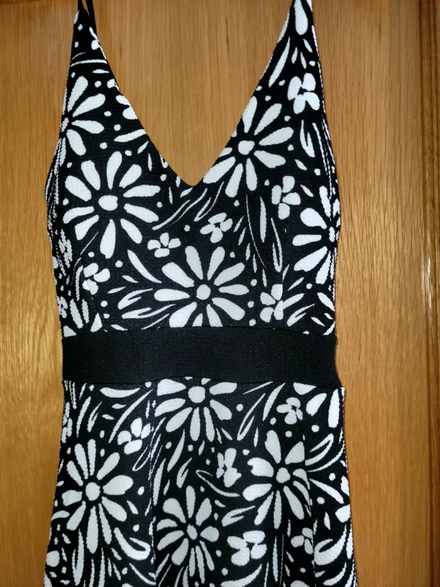 Vestido floral negro y blanco Talla S