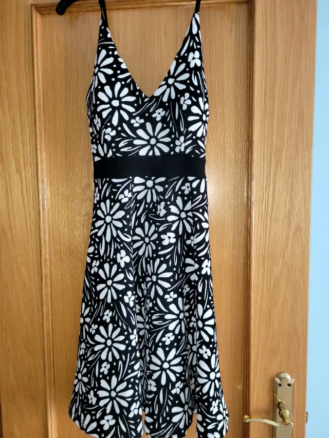 Vestido floral negro y blanco Talla S