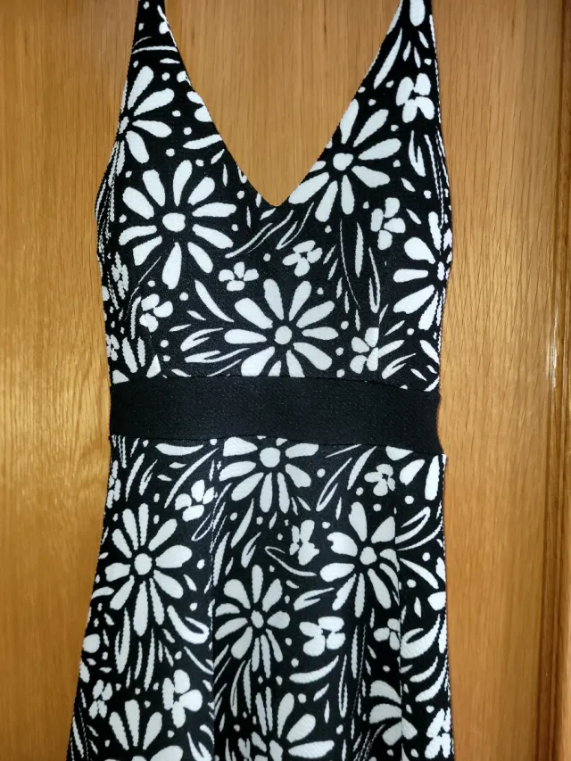 Vestido floral negro y blanco Talla S