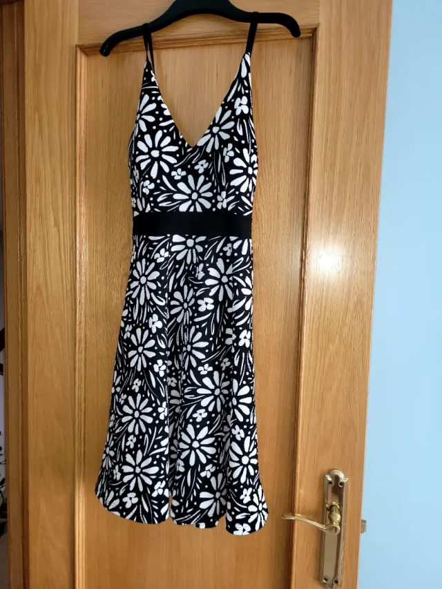 Vestido floral negro y blanco Talla S