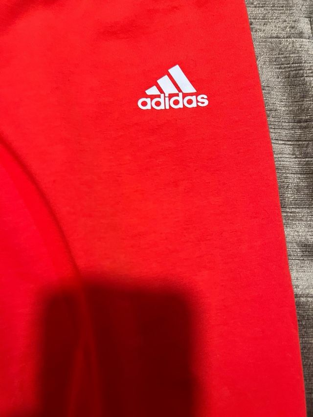 Mallas Adidas Rojas con Rayas Blancas