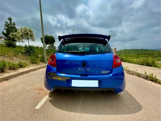 Renault Clio 2006 F1 Team R27