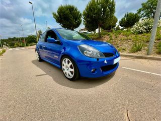 Renault Clio 2006 F1 Team R27