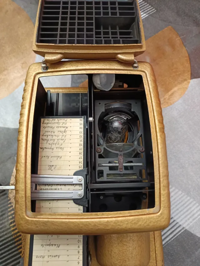 Proyector diapositivas Braun años 40