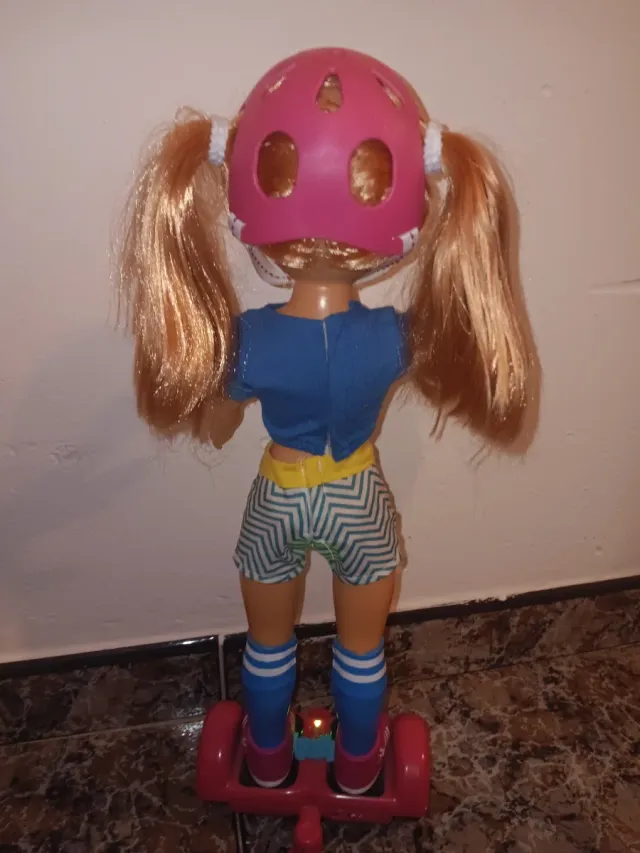 Muñeca Nancy con Hoverboard