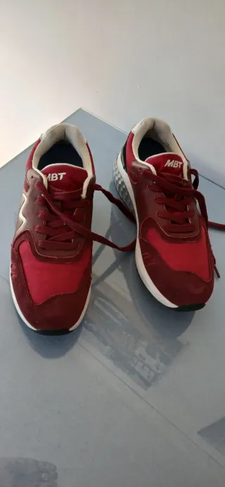 Zapatillas MBT Rojas y Blancas