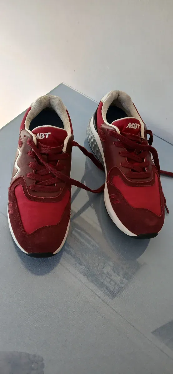 Zapatillas MBT Rojas y Blancas