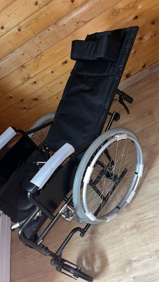 Silla de ruedas reclinable