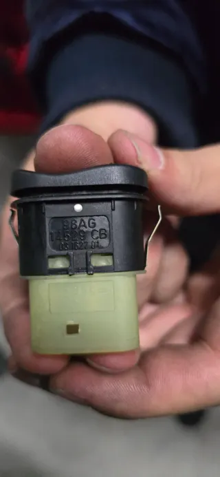 Botón elevalunas Ford Focus MK1