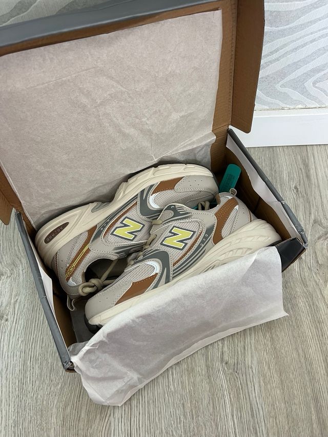 Tênis New Balance 530 bege