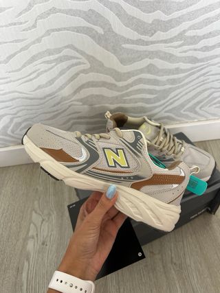 Tênis New Balance 530 bege