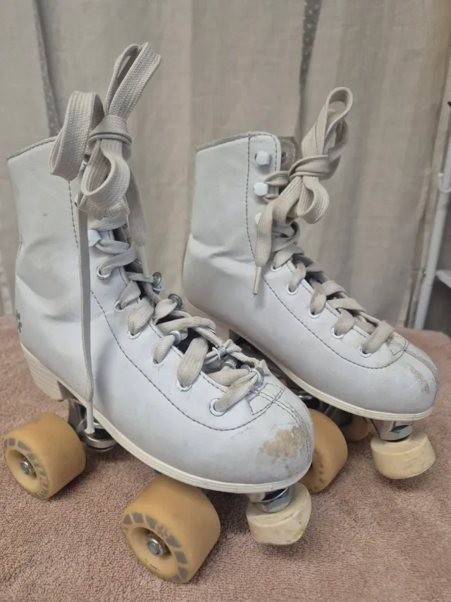 Patines 4 ruedas blancos niña talla 33