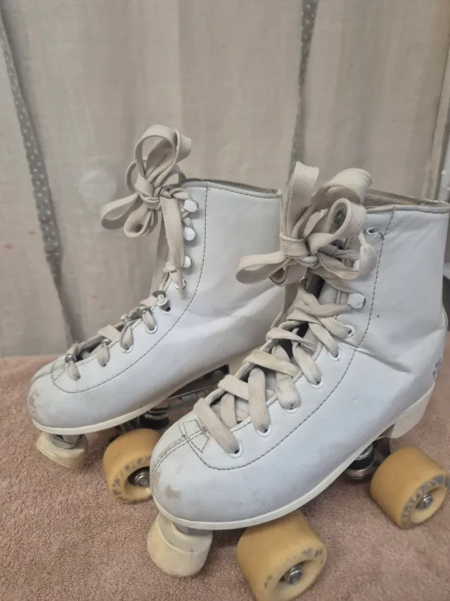 Patines 4 ruedas blancos niña talla 33