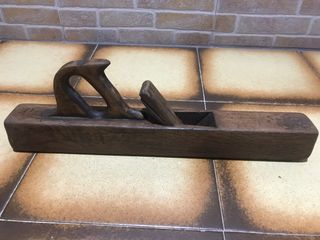 Antiguo cepillo de carpintero