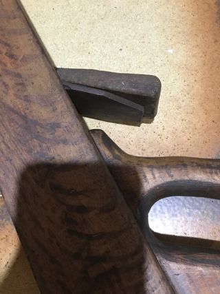 Antiguo cepillo de carpintero