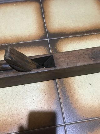 Antiguo cepillo de carpintero