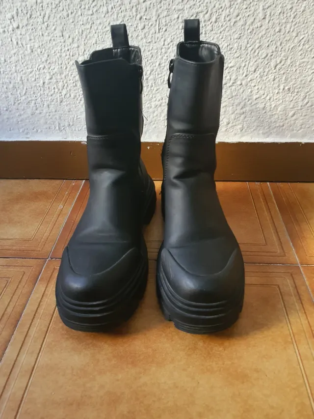 Botas negras con plataforma