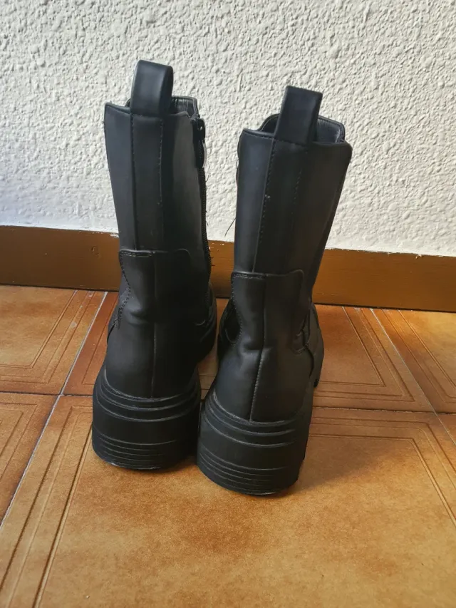 Botas negras con plataforma