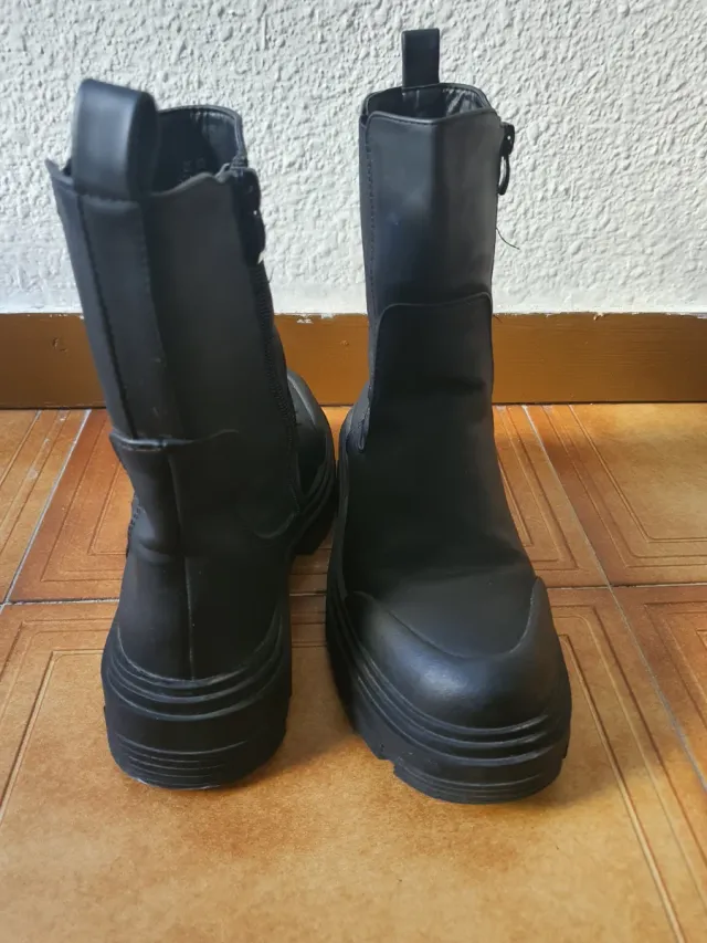 Botas negras con plataforma