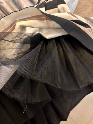 Bonita y original falda corta de de Warehouse.