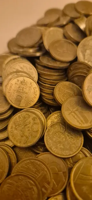 Caja Metálica Real Madrid con monedas de 5 pesetas