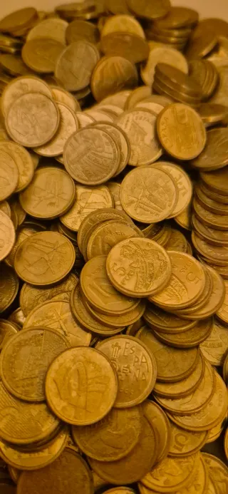 Caja Metálica Real Madrid con monedas de 5 pesetas