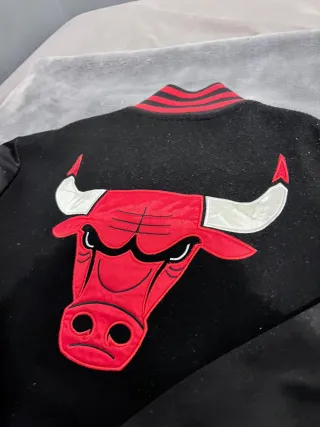 Chaqueta Adidas Chicago Negra y Roja