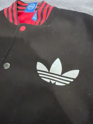 Chaqueta Adidas Chicago Negra y Roja