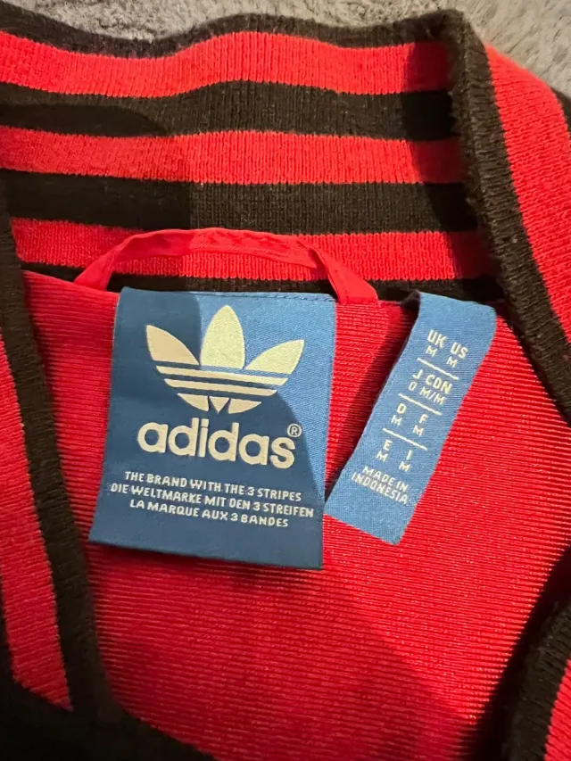 Chaqueta Adidas Chicago Negra y Roja