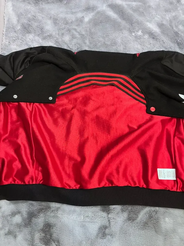 Chaqueta Adidas Chicago Negra y Roja