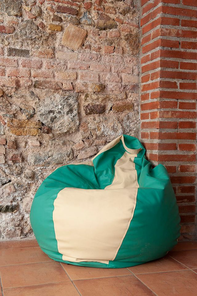 Gran puf motllejable verd i beix.