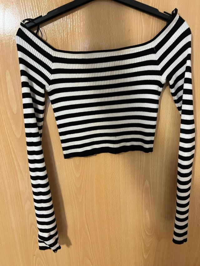 Top Hombros Descubiertos Rayas Blanco y Negro