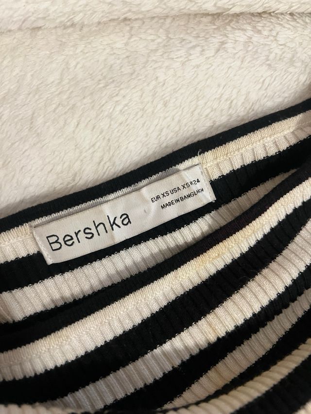 Top Hombros Descubiertos Rayas Blanco y Negro