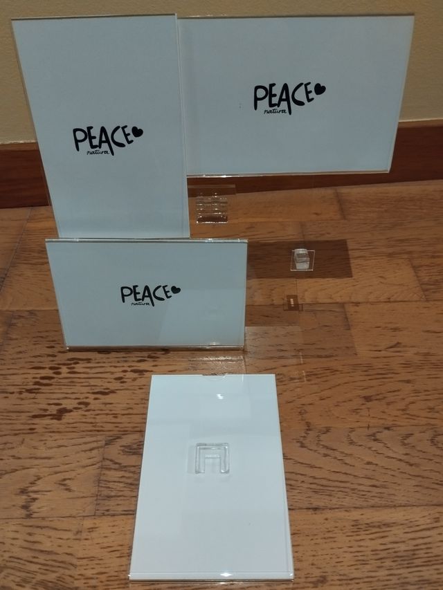 4 Portafotos Natura en un soporte de metacrilato