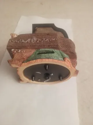 Caja de música piano con figuras