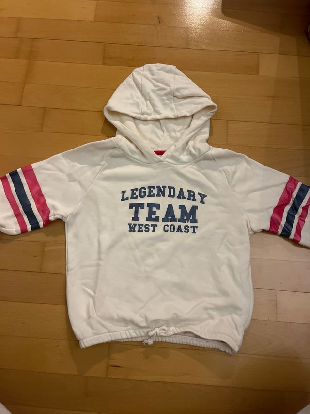 Sudadera rosa y blanca con cordón