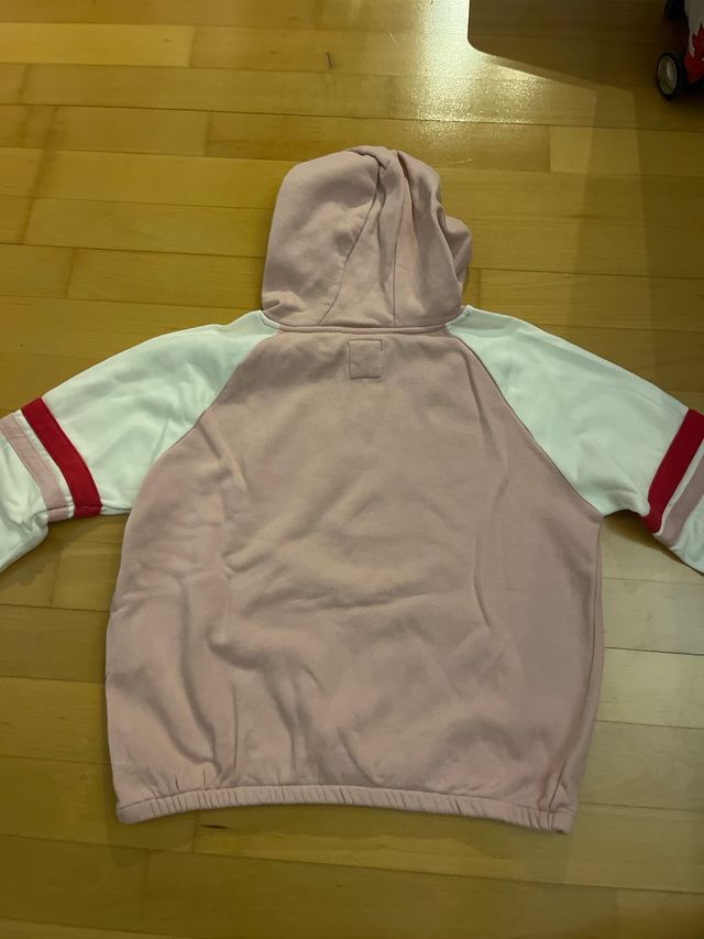 Sudadera rosa y blanca con cordón