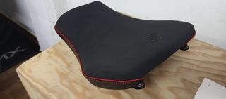 Asiento BMW S1000R Lolo Pamanes