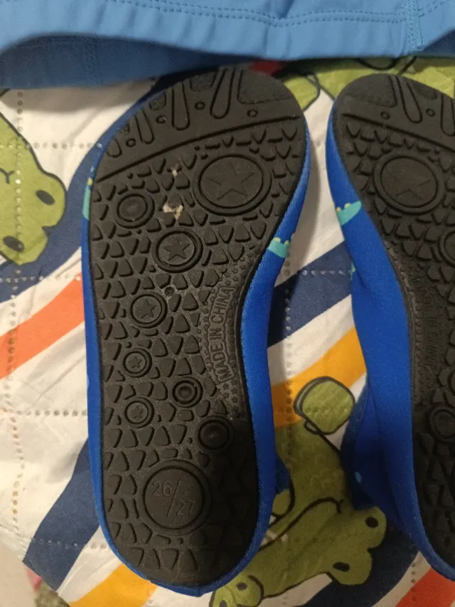 Gorro y escarpines piscina niño tiburón y pulpo