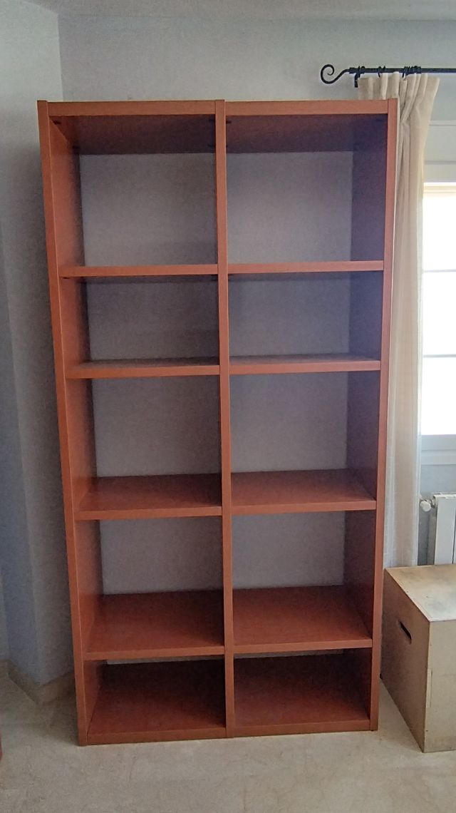 Estantería de diseño de madera