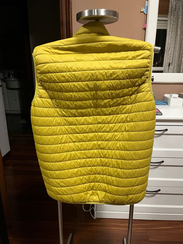 Chaleco fino amarillo Zara Man