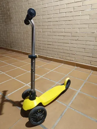 Patinete 3 ruedas Decathlon amarillo