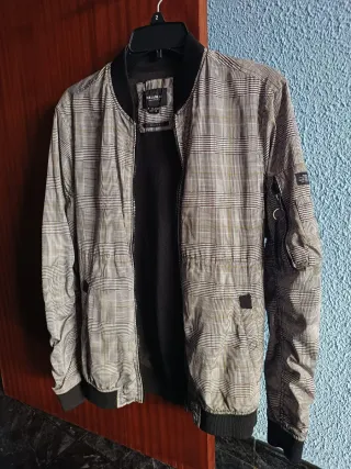 Cazadora Bomber Pull&Bear Cuadros