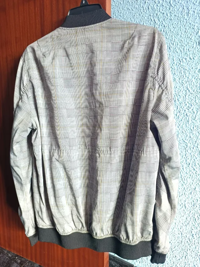 Cazadora Bomber Pull&Bear Cuadros
