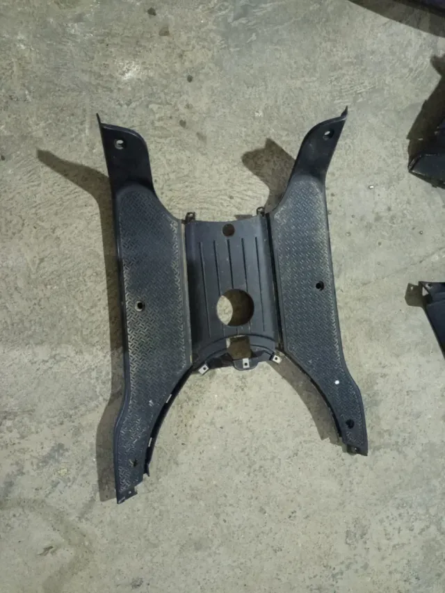 Chapa pies Piaggio NRG Power