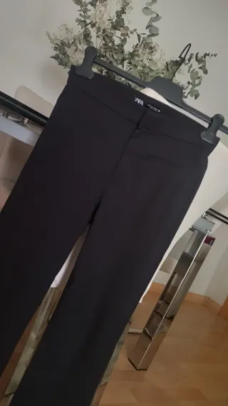 Pantalón Zara Negro.